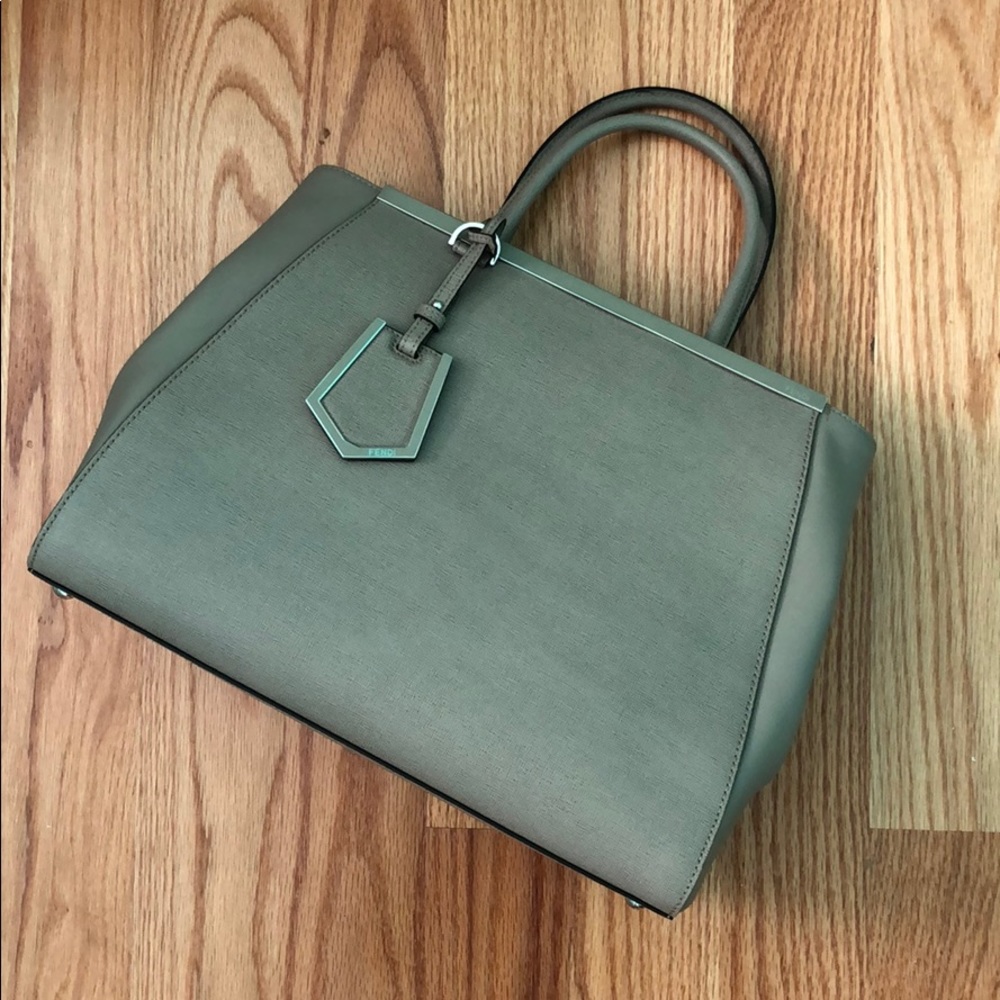 BRAND NEW FENDI 2JOUR HANDBAG!!!